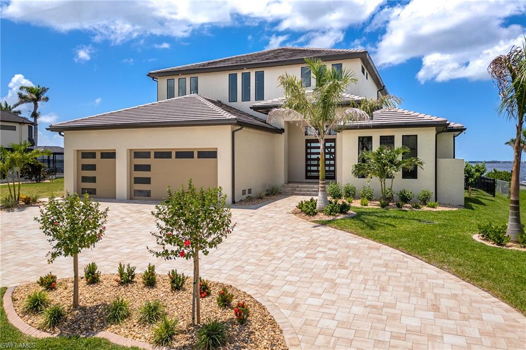 1024 Dolphin DR, CAPE CORAL FL 33904