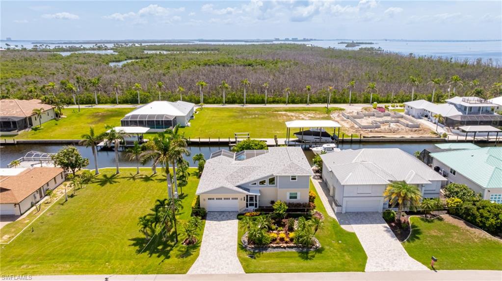 2372 Cherimoya LN, ST. JAMES CITY FL 33956