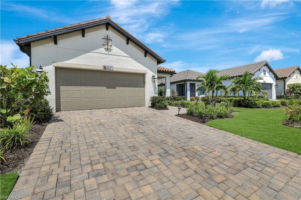 4621 Centaurus CIR, NAPLES FL 34120