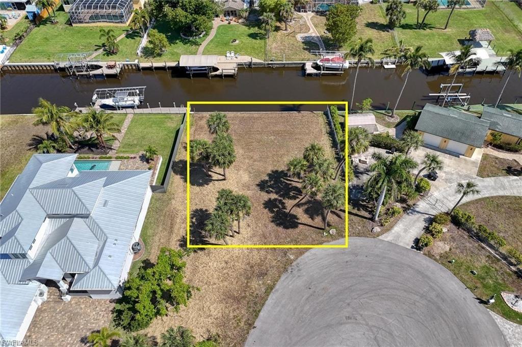 1806 MARINA CIR, NORTH FORT MYERS FL 33913