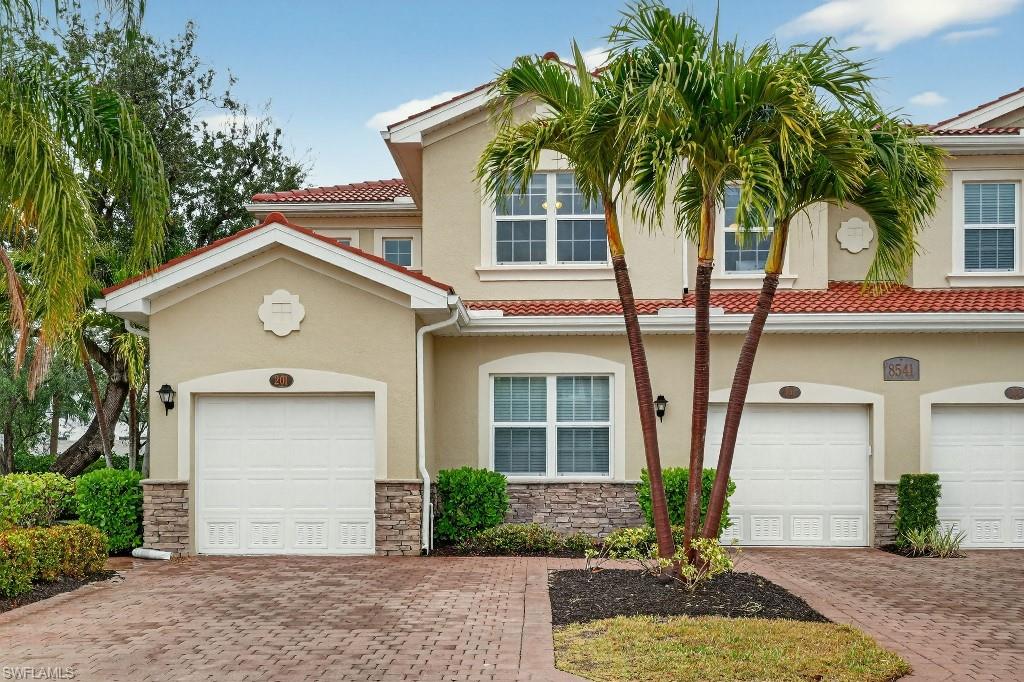 8541 Oakshade CIR 201