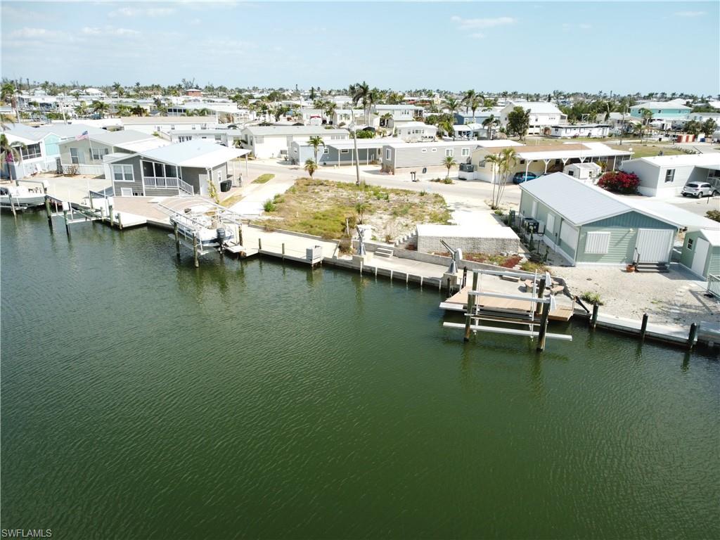 3924 Dewberry LN, ST. JAMES CITY FL 33956