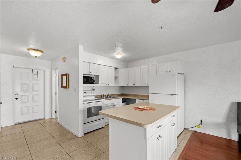 830 Wiggins Pass RD # 14, NAPLES FL 34110