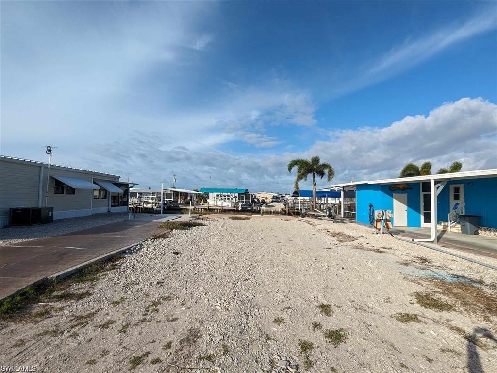 3073 Bounty LN, ST. JAMES CITY FL 33956