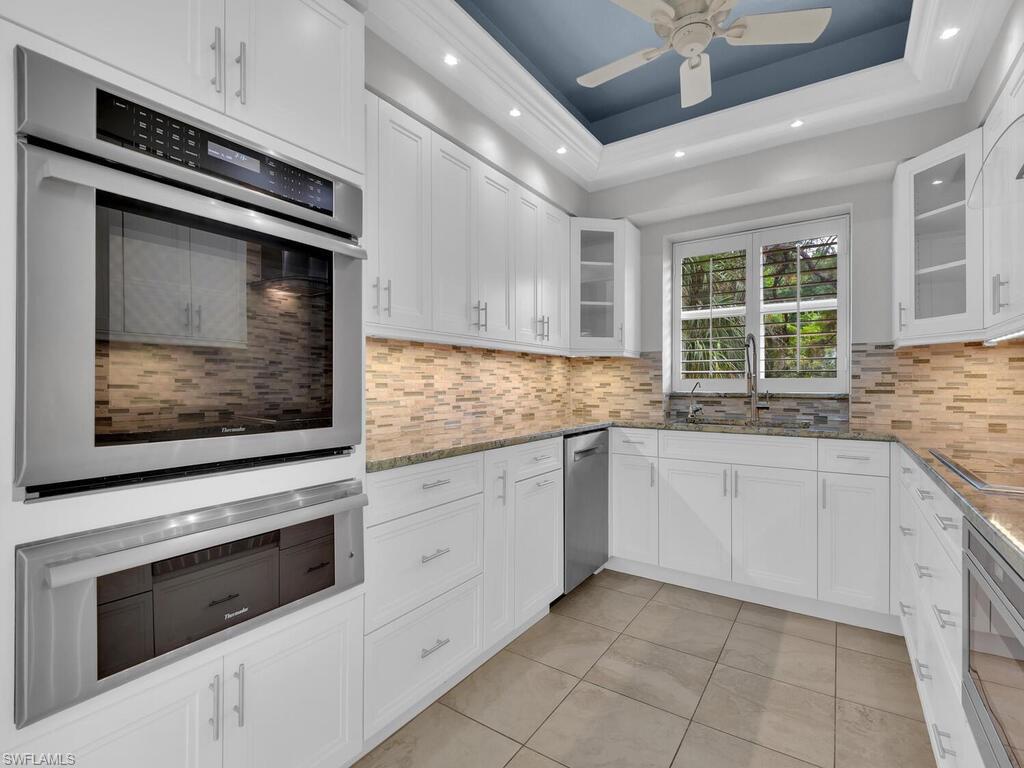 4402 Yacht Harbor DR # 111, NAPLES FL 34112