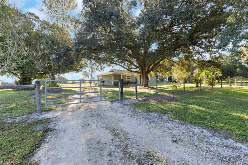 953 Niles ST, FORT DENAUD FL 33935