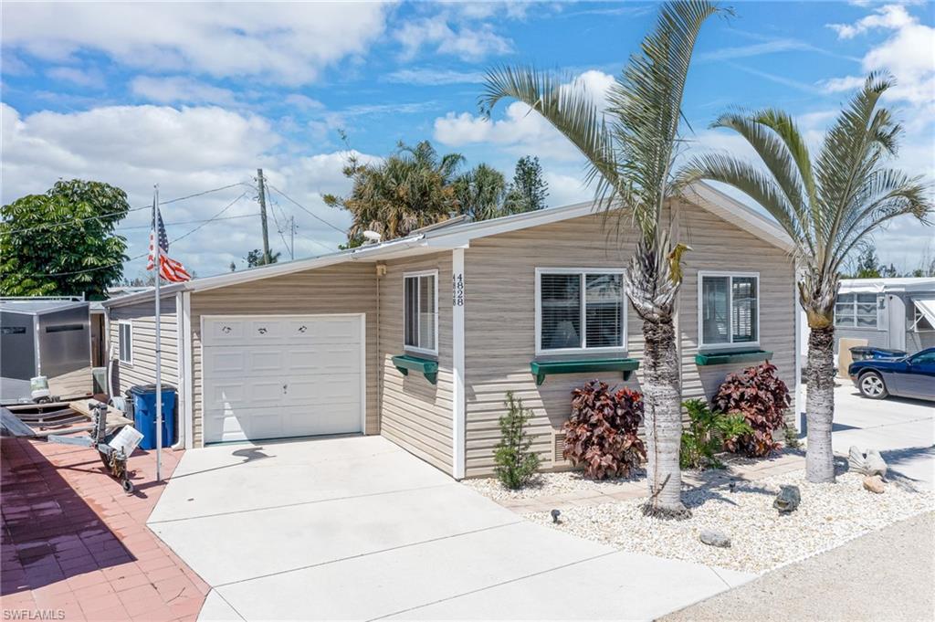 4828 FLAMINGO DR, ST. JAMES CITY FL 33956