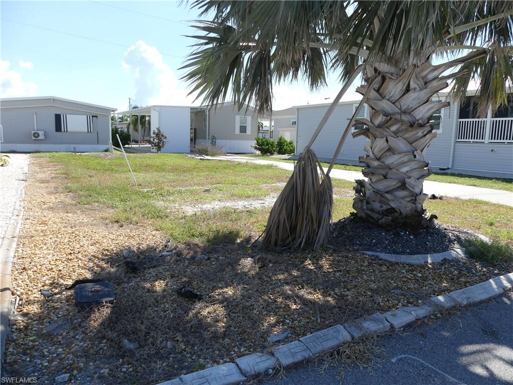 4915 Gulfgate LN, ST. JAMES CITY FL 33956