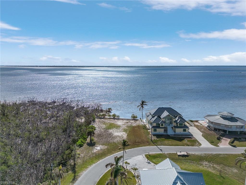 2288 Macadamia LN, ST. JAMES CITY FL 33956