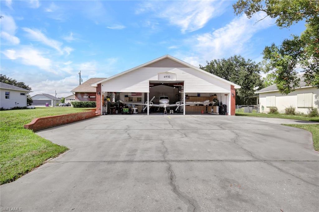 6910 Circle DR, FORT MYERS FL 33905