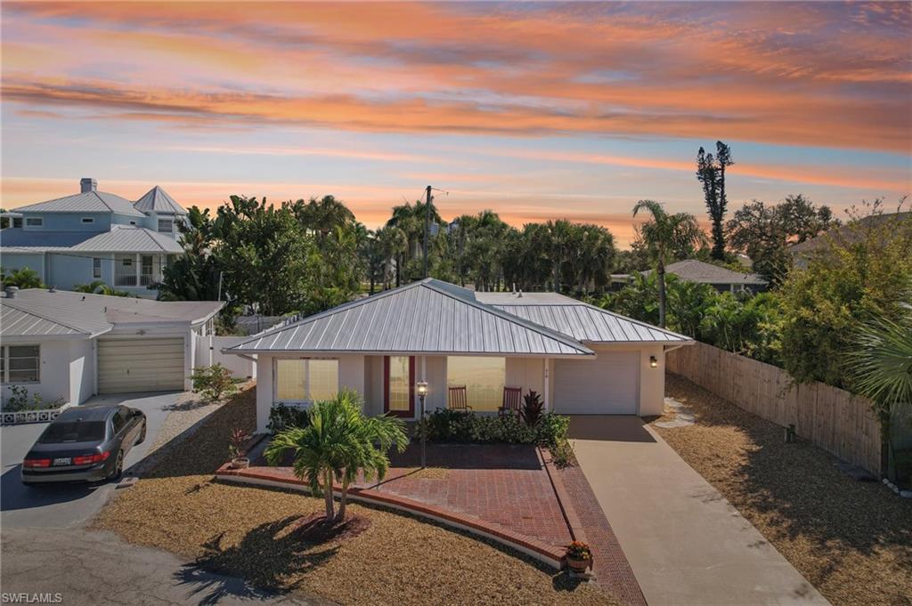 210 Hibiscus DR, FORT MYERS BEACH FL 33931