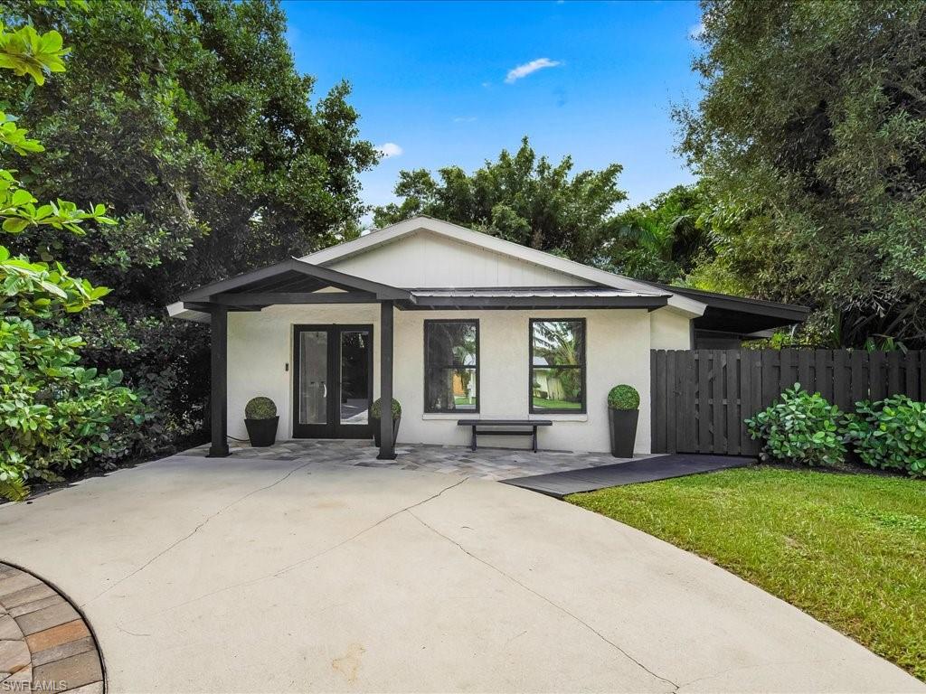 1046 Sperling AVE, NAPLES FL 34103