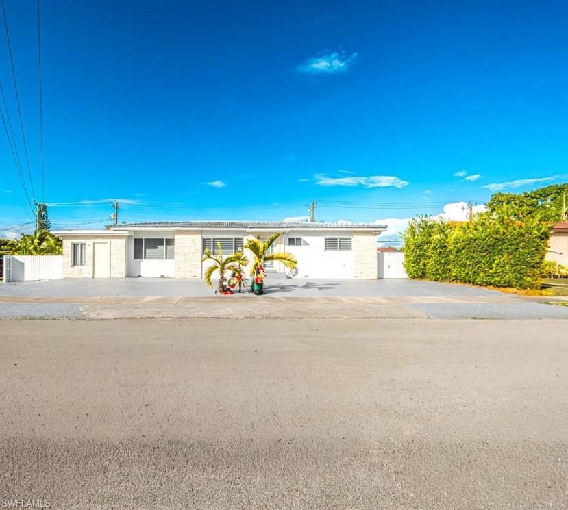 9365 SW 44th St, MIAMI FL 33165
