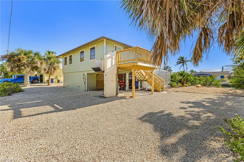 3637 Schooner LN, ST. JAMES CITY FL 33956