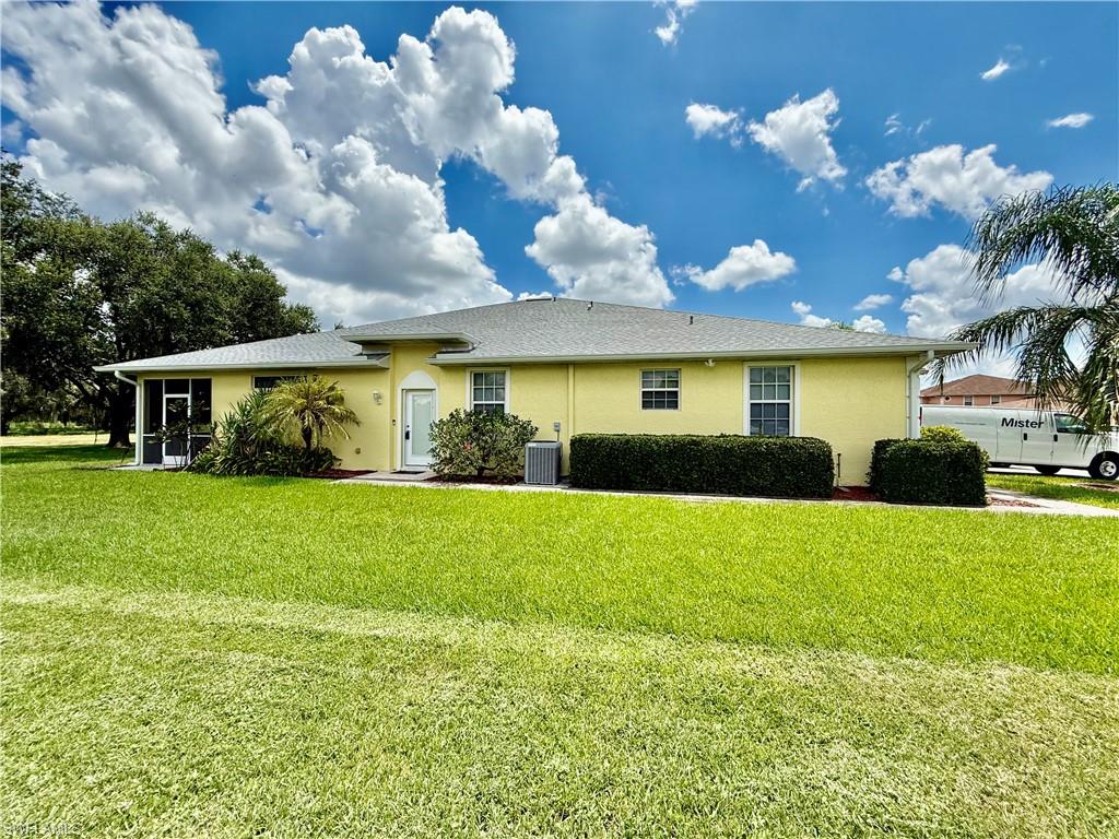 19933 Lake Vista CIR, LEHIGH ACRES FL 33936