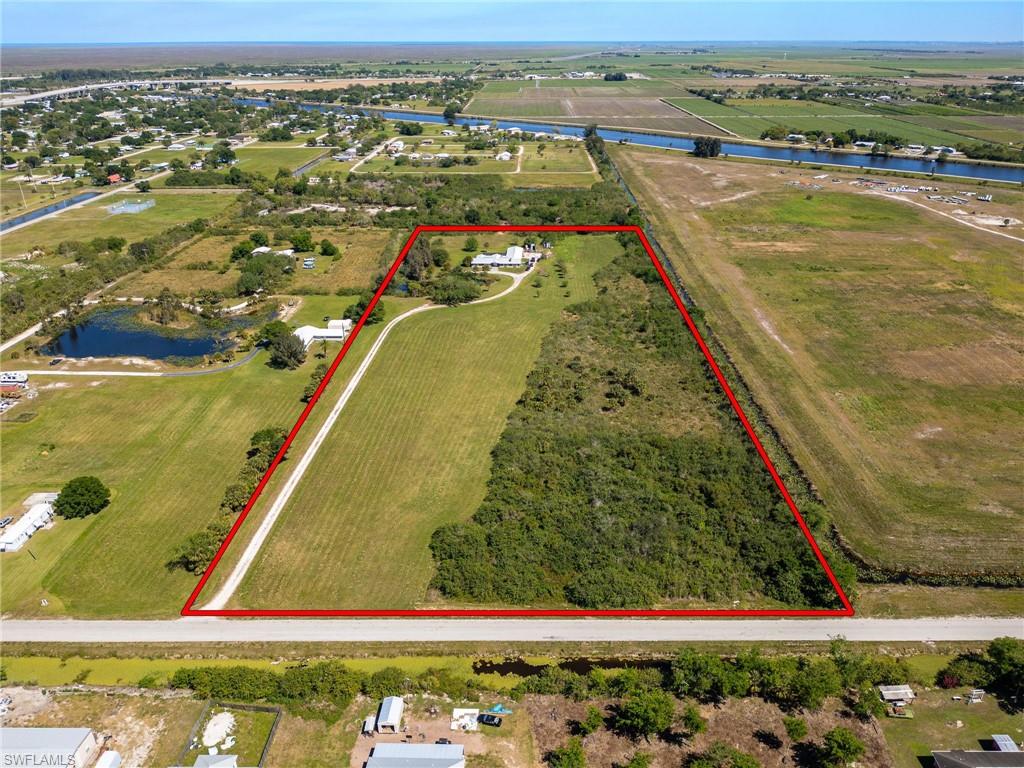 1085 West AVE, MOORE HAVEN FL 33471