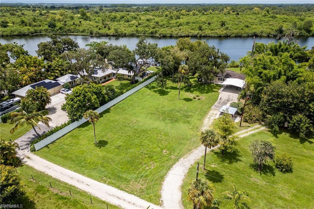2030 Fort Denaud RD