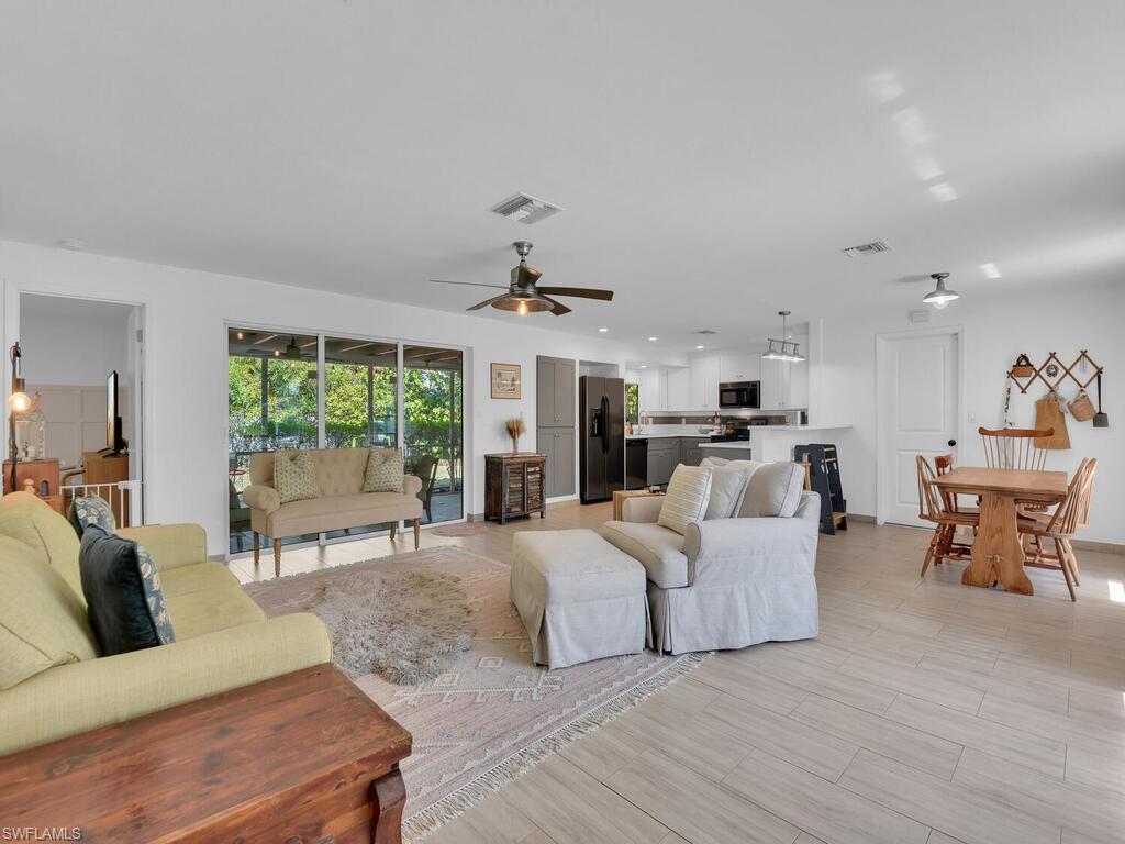 1537 Covington CIR E