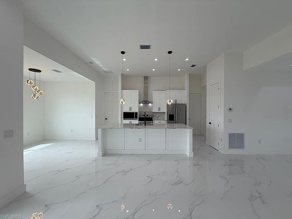 129 Carousel AVE
