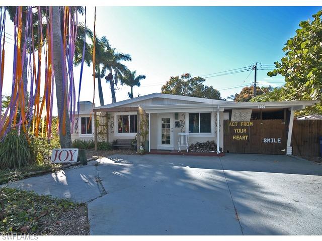 669 10TH ST N, NAPLES FL 34102