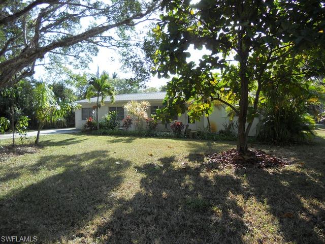 917 FOREST AVE, NAPLES FL 34102