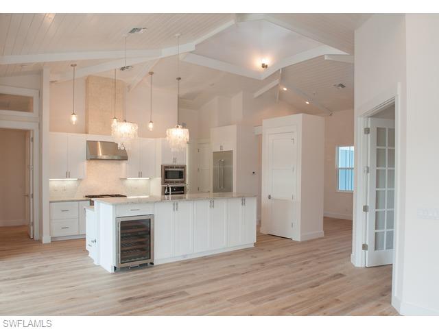 520 9TH AVE S, NAPLES FL 34102