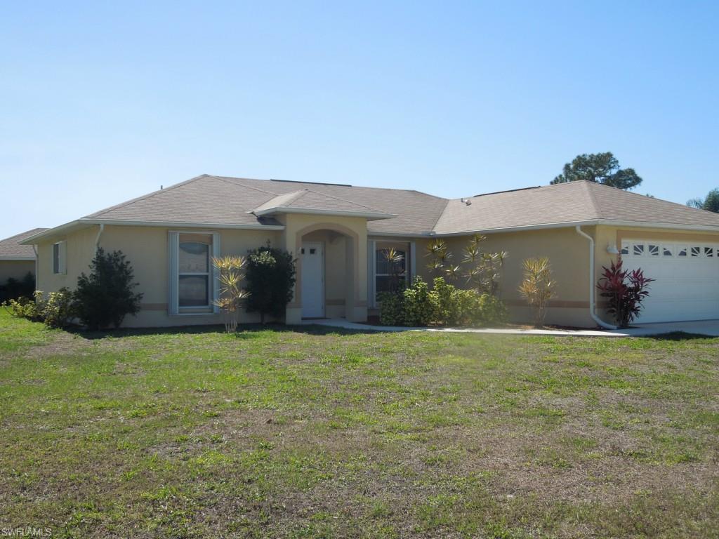 32 Crestwood CIR E, LEHIGH ACRES FL 33936