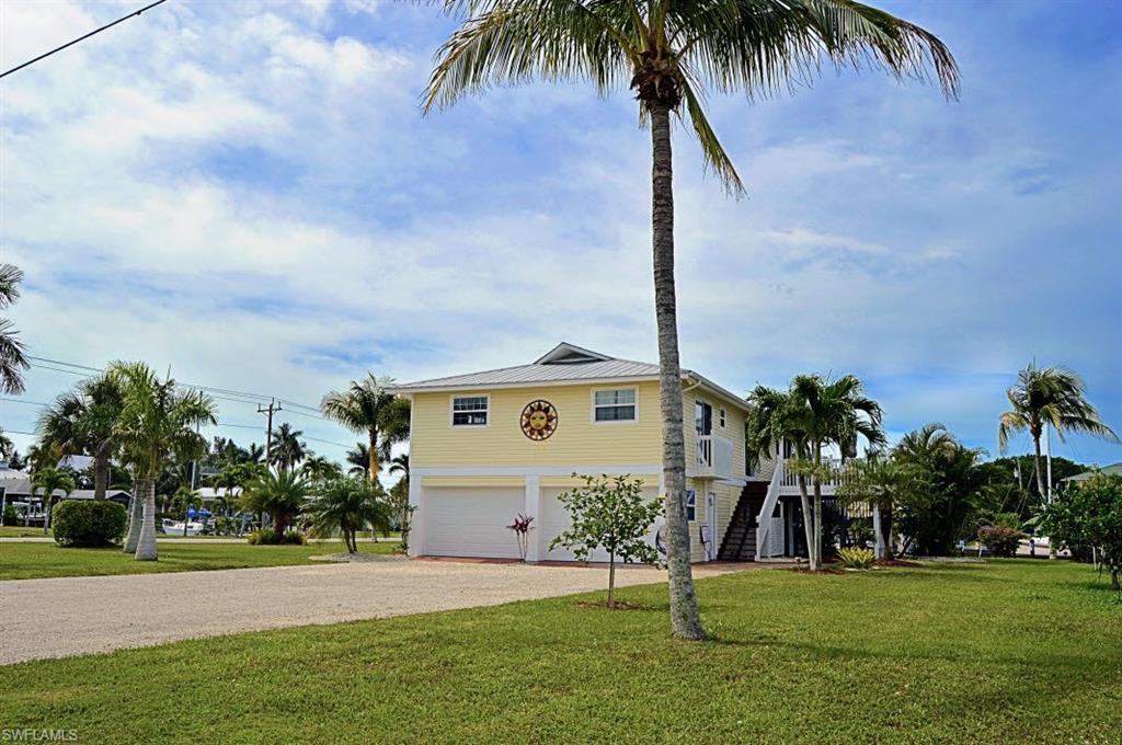 3689 Emerald AVE, ST. JAMES CITY FL 33956