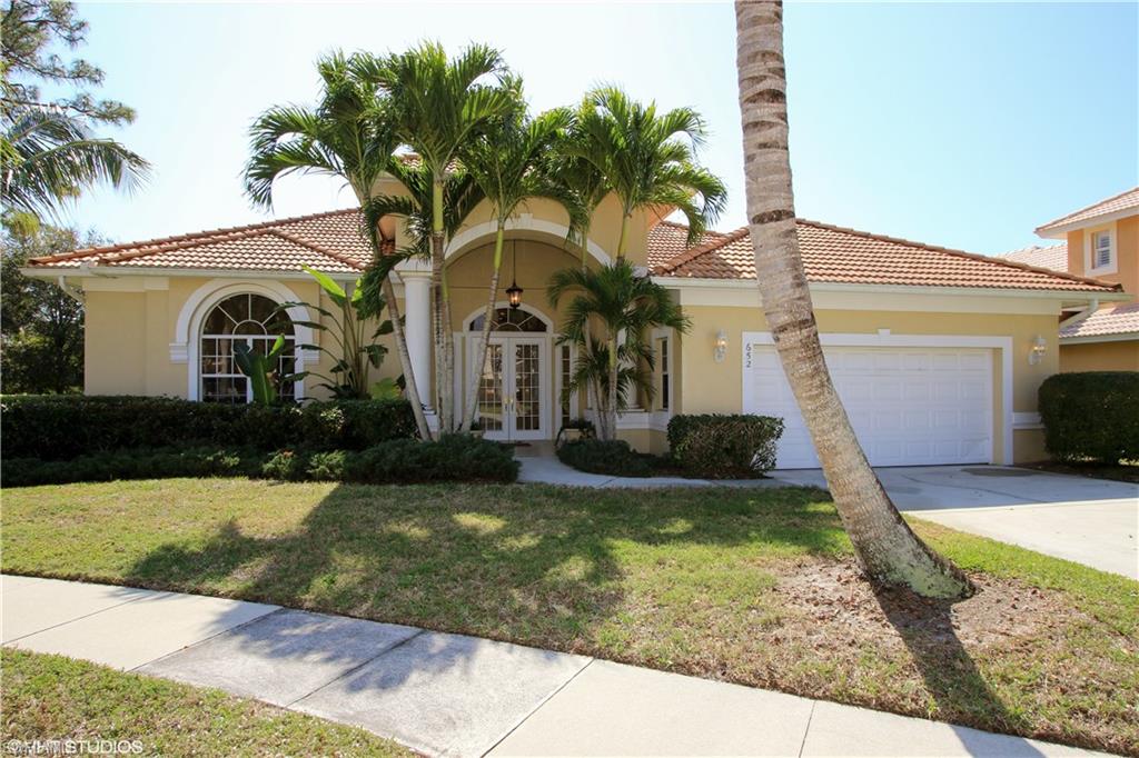 652 Soliel DR, NAPLES FL 34110