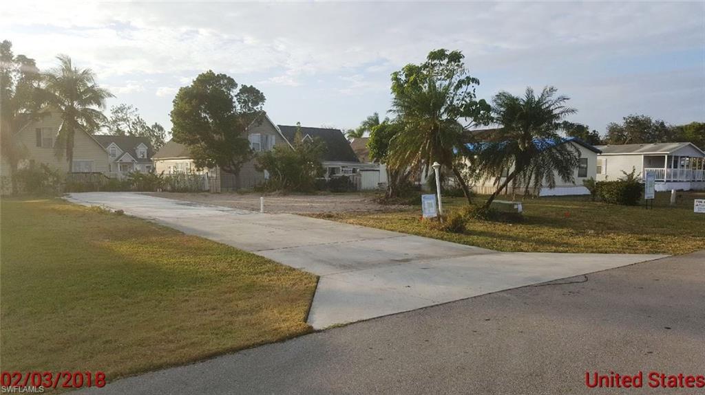 585 Cape Florida LN, NAPLES FL 34104