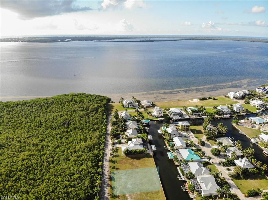 2369 Macadamia LN, ST. JAMES CITY FL 33956