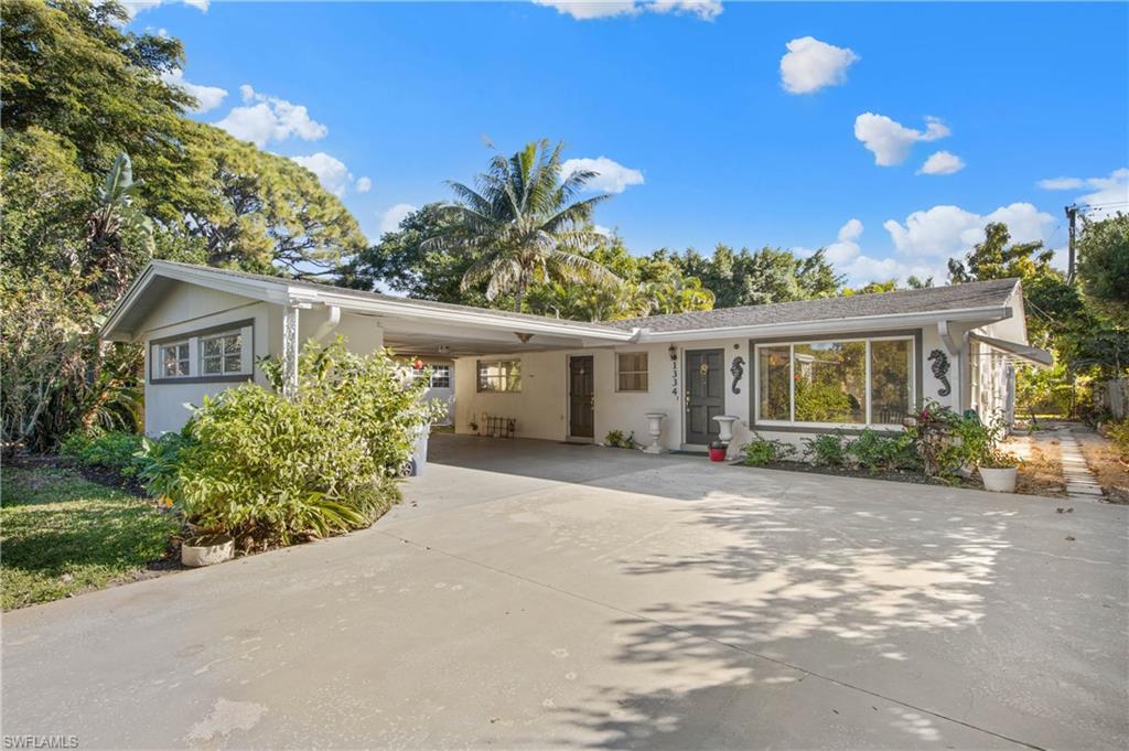 1334 Diana AVE, NAPLES FL 34103