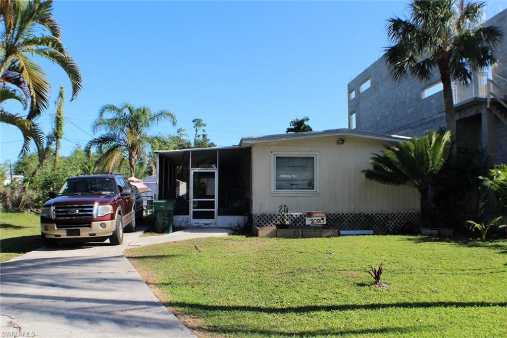 3216 Van Buren AVE, NAPLES FL 34112