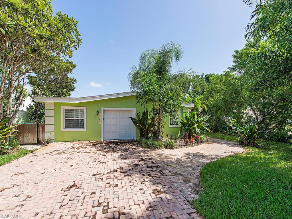 1399 Cooper DR, NAPLES FL 34103