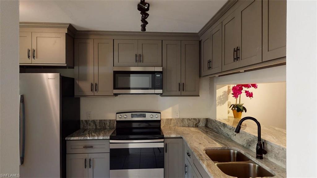 5685 Whitaker RD # 104, NAPLES FL 34112