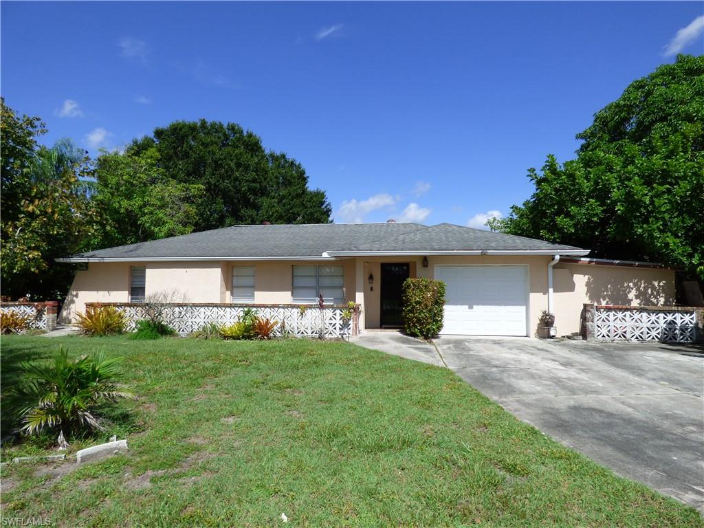 37 Crestwood CIR E, LEHIGH ACRES FL 33936