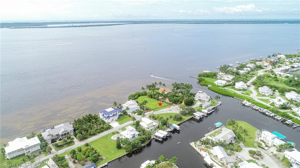 2080 Macadamia LN, ST. JAMES CITY FL 33956