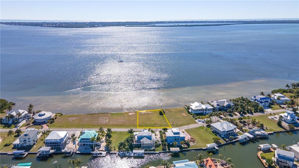 2192 Macadamia LN, ST. JAMES CITY FL 33956