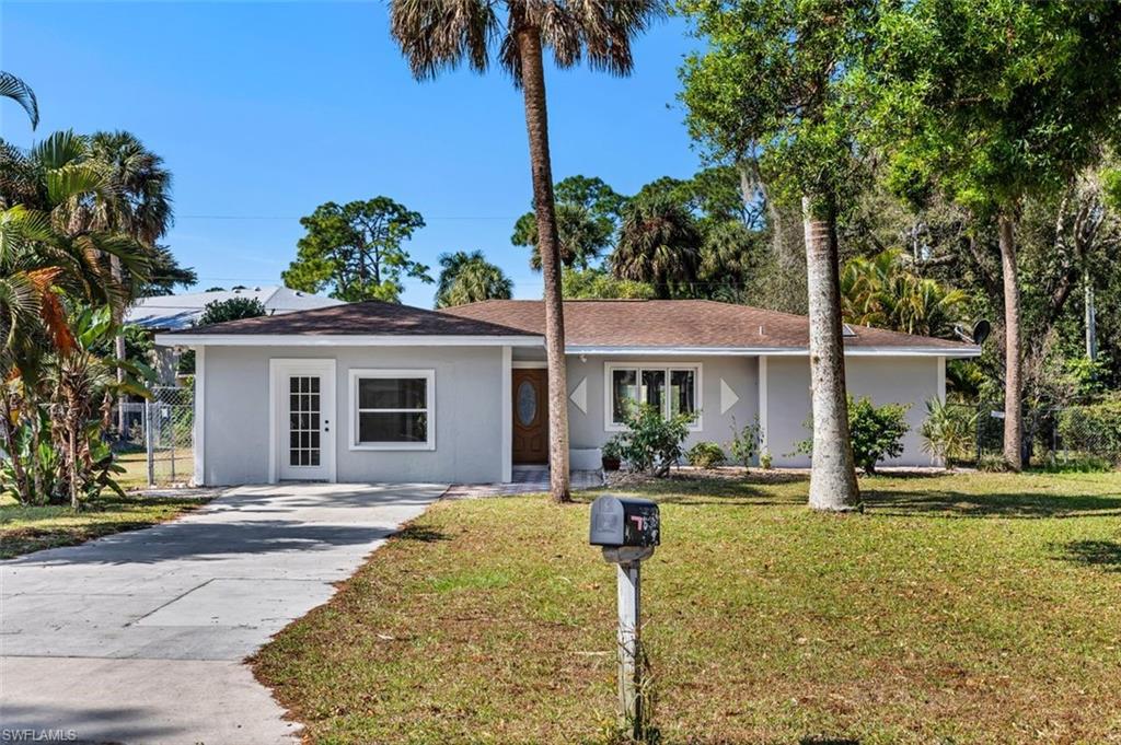28013 Oak LN, BONITA SPRINGS FL 34135