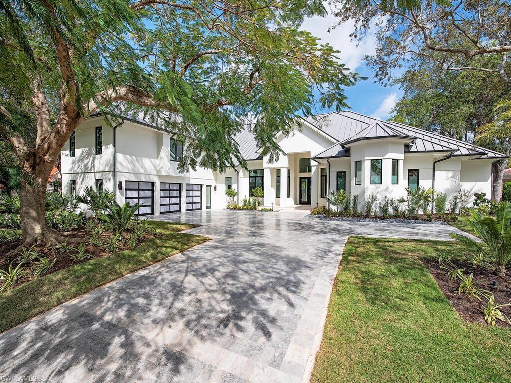 681 Katemore LN, NAPLES FL 34108