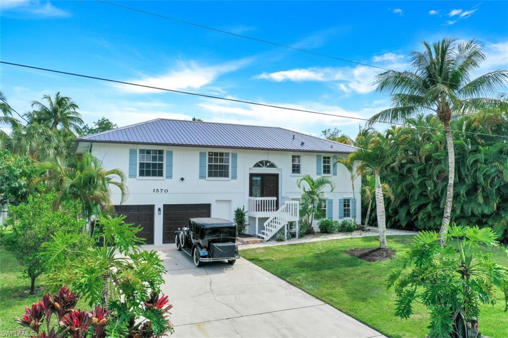 1570 Avion PL, NAPLES FL 34104