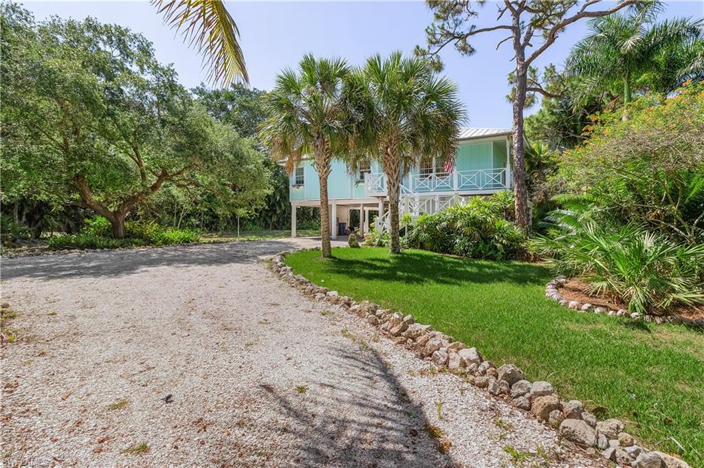 7121 Capri LN