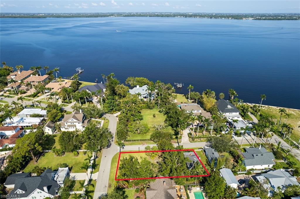 1303 Lynwood AVE, FORT MYERS FL 33901