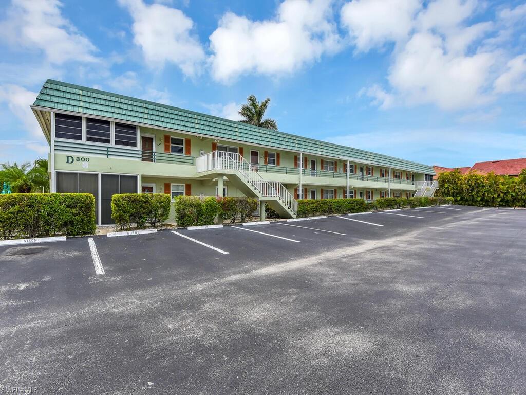 300 Valley Stream DR # 5, NAPLES FL 34113