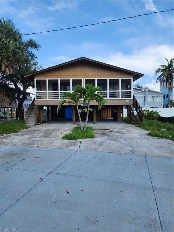 121-123 Eucalyptus CT, FORT MYERS BEACH FL 33931