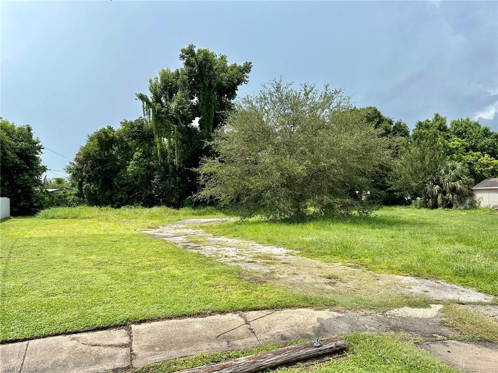 953 Lakeview DR, NORTH FORT MYERS FL 33903