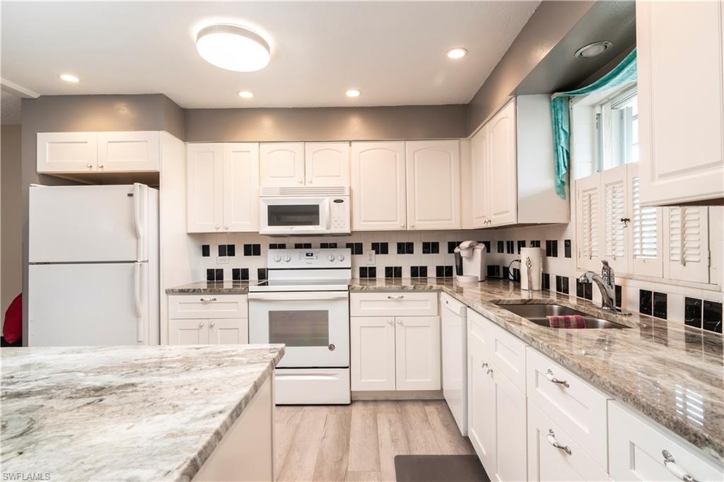600 Valley Stream DR # F8, NAPLES FL 34113