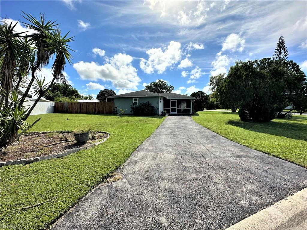 28 Burrstone AVE, LEHIGH ACRES FL 33936