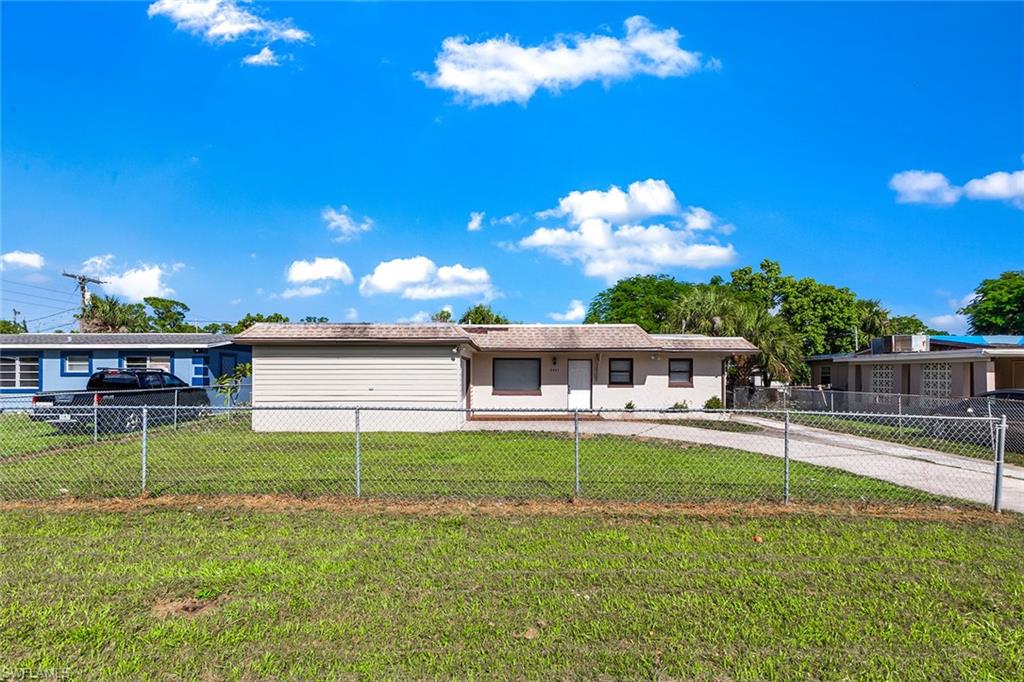 2421 Parkway ST, FORT MYERS FL 33901