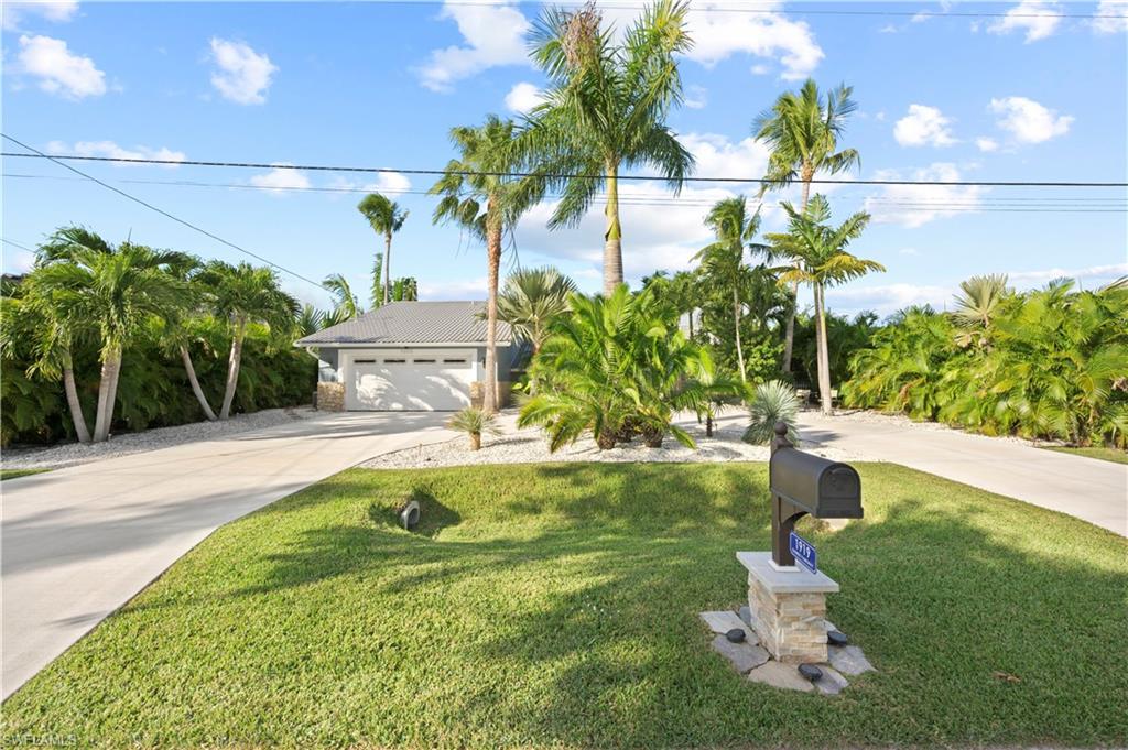 1919 Everest PKWY, CAPE CORAL FL 33904